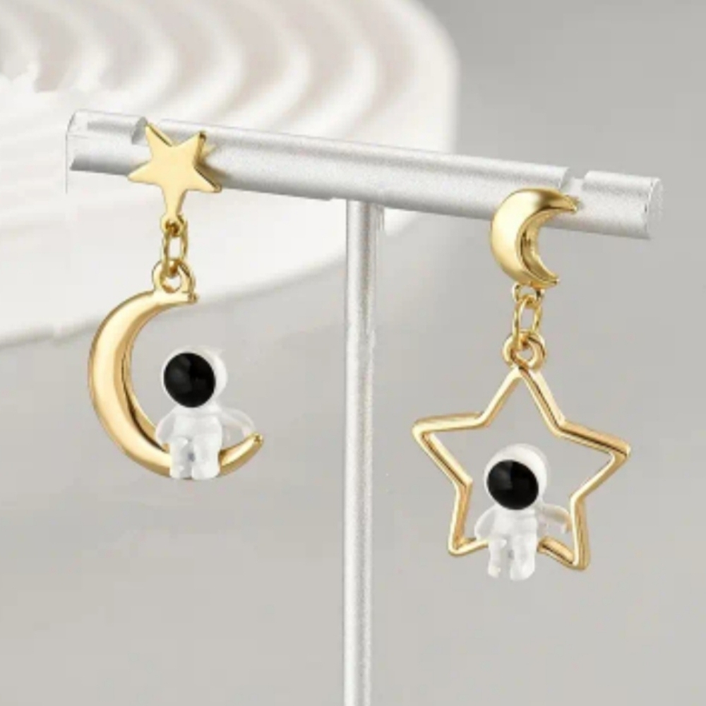 14k Gold Astronaut Dangle Earrings